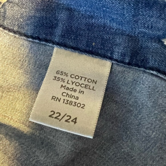 Women’s Avenue Denim Button Down Shirt - Picture 4 of 4